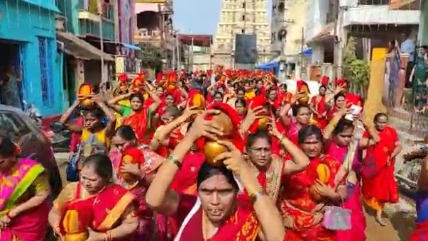 Nellore Dasara Celebrations: అమ్మవారికోసం 100 కిలోల వెండిరథం, 1008 కలశాల పెన్నా జలంతో అభిషేకం!