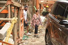 Alia Ranbir House: अपने नए घर के कंस्ट्रक्शन साइट पर स्पॉट हुए आलिया-रणबीर, लिया काम का जायज़ा