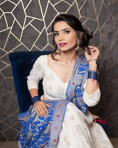 ट्रेडिशनल लुक में Priya Ahuja लगती हैं बेहद ग्लैमरस, खूबसूरती से बरपाती हैं कहर