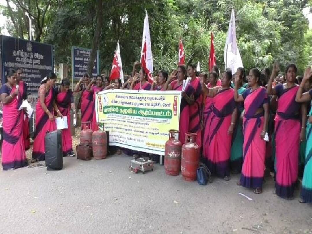 பல்வேறு கோரிக்கைகள்; தருமபுரி மாவட்ட ஆட்சியர் அலுவலகத்தில் அங்கன்வாடி ஊழியர்கள் போராட்டம் Protest on behalf of Anganwadi Employees and Helpers Association at Dharmapuri District Collectorate TNN பல்வேறு கோரிக்கைகள்; தருமபுரி மாவட்ட ஆட்சியர் அலுவலகத்தில் அங்கன்வாடி ஊழியர்கள் போராட்டம்
