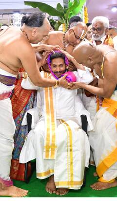 పెద్దశేష వాహ‌న‌సేవ‌లో పాల్గొన్న  ముఖ్యమంత్రి జగన్మోహన్ రెడ్డి