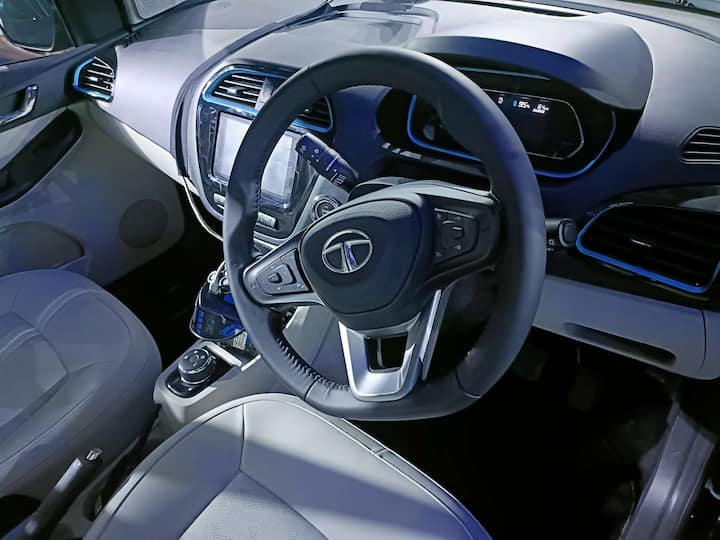 The feature list includes leatherette seats, climate control, 8-speaker Harman audio system, rain-sensing wipers, auto headlamps and mirrors, cruise control, connected car tech plus more. (Image Source: Somnath Chatterjee)