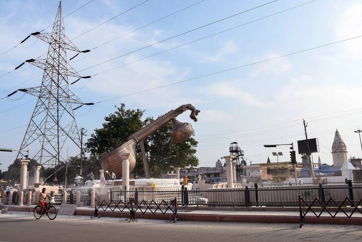 मुख्यमंत्री ने यहां आयोजित एक कार्यक्रम में केंद्रीय पर्यटन मंत्री जी किशन रेड्डी की मौजूदगी में लता मंगेशकर चौक का उद्घाटन किया.