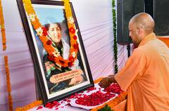 सीएम योगी ने अयोध्या में किया लता मंगेशकर चौक का उद्घाटन, स्थापित की गई 40 फीट लंबी वीणा