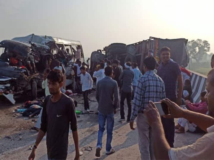 Lakhimpur Road Accident: Bus and truck collided head-on in Lakhimpur, 8 Killed Lakhimpur Road Accident: యూపీలో ఘోర ప్రమాదం, ప్రైవేట్ బస్, ట్రక్ ఢీ - 8 మంది మృతి