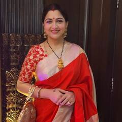 Actress Kushboo Sundar: காதல் கிரிக்கெட்டு விழுந்திருச்சு விக்கெட்டு..புடவையில் கலக்கும் குஷ்பு !