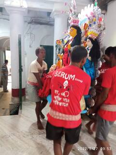 Durga Puja 2022 : দ্বিতীয়ায় এলেন মা, চোরবাগানের চট্টোপাধ্যায় পরিবারে বেনারসী শাড়িতে সাজছেন দেবী