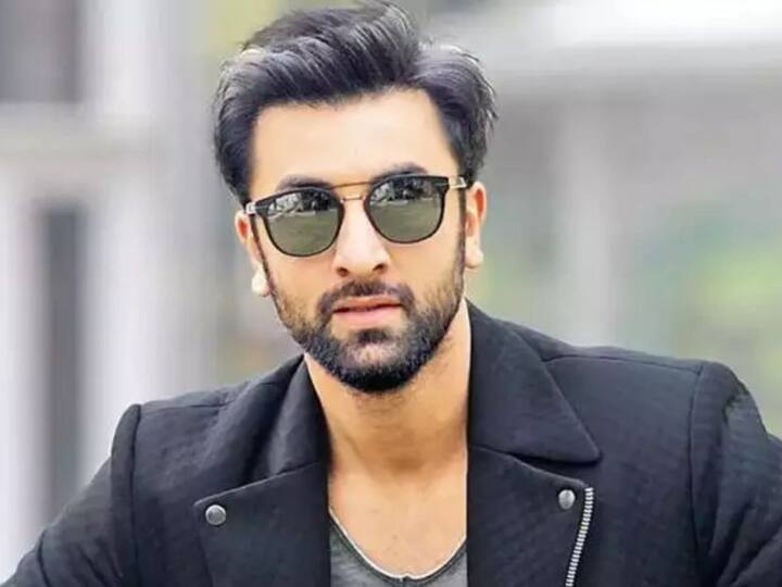 अभिनेता बॉलिवूडचा चॉकलेट बॉय रणबीर कपूरचा 40 वा वाढदिवस आहे. त्याचे चाहते सोशल मीडियावर पोस्ट शेअर करुन त्याला वाढदिवसाच्या शुभेच्छा देत आहेत. रणबीच्या वाढदिवसानिमित्त जाणून घेऊयात त्याचे हिट चित्रपट