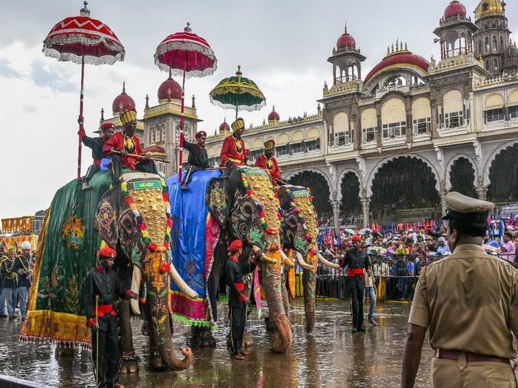 Mysuru Dasara 2022: History, Significance and Unique Traditions of Mysore Dasara Festival Celebrations மைசூர் தசரா 2022: மைசூர் தசரா விழா கொண்டாட்டங்களின் பாரம்பரிய தனித்துவங்கள்.