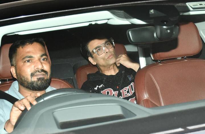 Ranbir Kapoor B'day Bash: रणबीर कपूर के जन्मदिन के मौके पर बॉलीवुड के कई सितारे गिफ्ट लेकर उन्हें विश करने पहुंचे. फिल्ममेकर करण जौहर भी आधी रात रणबीर को विश करने उनके घर पहुंचे.