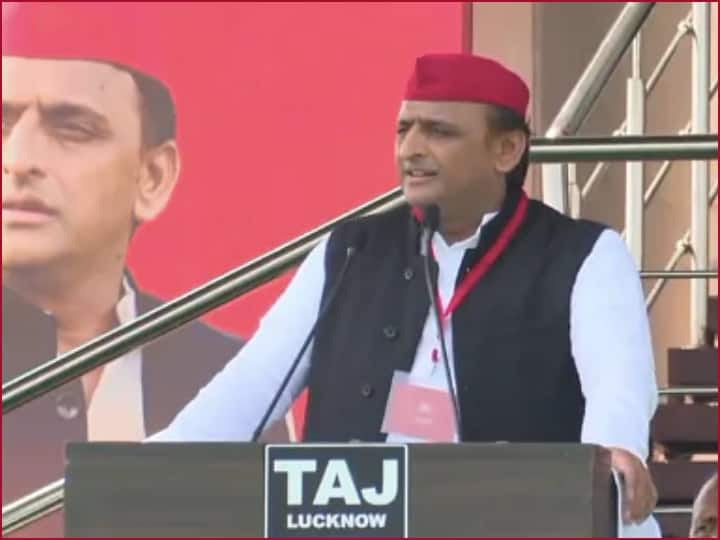 SP Convention 2022 Akhilesh Yadav said Only Samajwadi Party can defeat BJP SP Convention 2022: 'बीजेपी को हराने की ताकत सिर्फ सपा के पास', अधिवेशन में बोले अखिलेश यादव