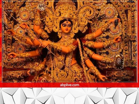 દુર્ગા માતા માટે ઘી અથવા તલના તેલનો દીવો પ્રગટાવતી વખતે વિશેષ ધ્યાન રાખો. ઘીનો દીવો દેવીની જમણી બાજુ હોવો જોઈએ અને તલના તેલનો દીવો દેવીની ડાબી બાજુ હોવો જોઈએ. આમ કરવાથી ઘરમાં સમૃદ્ધિ આવે છે.