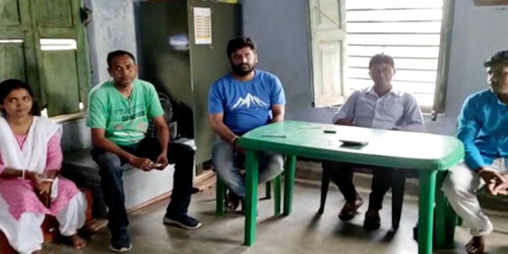 Fishery Department Temporary Workers not Having Salary from Last March Political Controversy Regarding this Fishery Department : গত মার্চ থেকে বেতন পাননি মৎস্য দফতরের চুক্তিভিত্তিক কর্মীরা! অভিযোগ ঘিরে তরজা