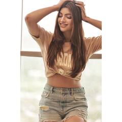 PHOTO: नवरात्रीच्या रंगात रंगली आकांक्षा पुरी; मनमोहक सौंदर्याची नेटकऱ्यांना भुरळ!