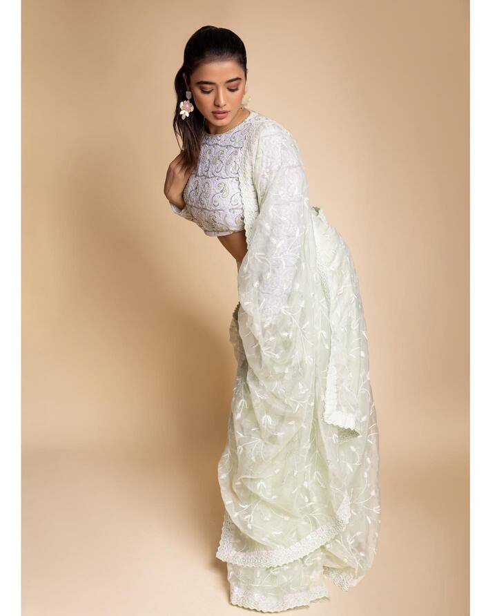 అందాల భామ కేతికా శర్మకు టాలీవుడ్‌ లో వరుస ఫ్లాపులు ఎదురవుతున్నాయి. Photo@ketikasharma/instagram