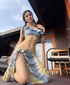 Happy Birthday Mouni Roy: अपनी हर तस्वीर में मौनी रॉय लगती हैं कयामत, सिजलिंग लुक से लूट लेती हैं महफिल