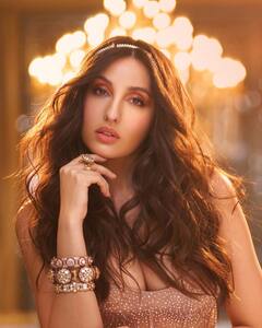 Nora Fatehi च्या क्लासी अदा; सोशल मीडियावर धुमाकूळ, चाहते घायाळ!