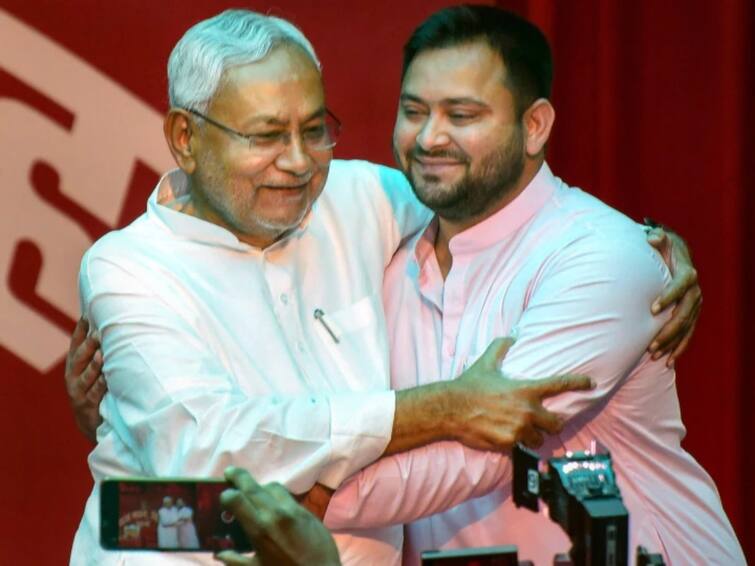 Bihar Politics Nitish’s CM slip-up for Tejashwi triggers a BJP jab RJD hug Bihar Politics: తేజస్వీ యాదవ్‌ను బిహార్ సీఎం చేసిన నితీశ్ కుమార్!