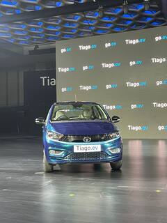 Tata Tiago EV: तस्वीरों में देखें, देश की सबसे सस्ती इलेक्ट्रिक कार, दिल न चुरा ले तो कहना