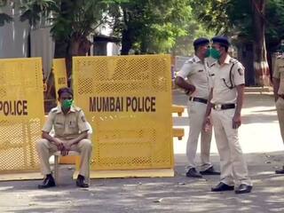 Mumbai News: मुंबई में दुर्गा मूर्ति विसर्जन की तस्वीरें लेने और वीडियो बनाने पर लगा बैन, मुंबई पुलिस ने धारा 144 लागू की