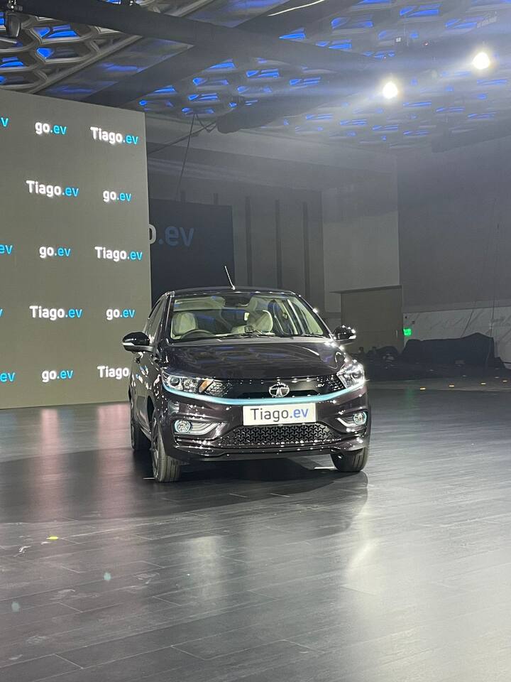 भारतीय कार बाजार में इकलौती हैचबेक कार होने की वजह से अभी इस कार को किसी से मुकाबला नहीं करना पड़ेगा