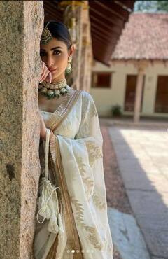Mouni Roy B’day: ਅਸਲ ਜ਼ਿੰਦਗੀ 'ਚ ਵੀ ਬੇਹੱਦ ਖੂਬਸੂਰਤ ਹੈ ਮੌਨੀ ਰਾਏ, ਇੱਥੇ ਦੇਖੋ ਉਸ ਦਾ ਵੱਖਰਾ ਅੰਦਾਜ਼