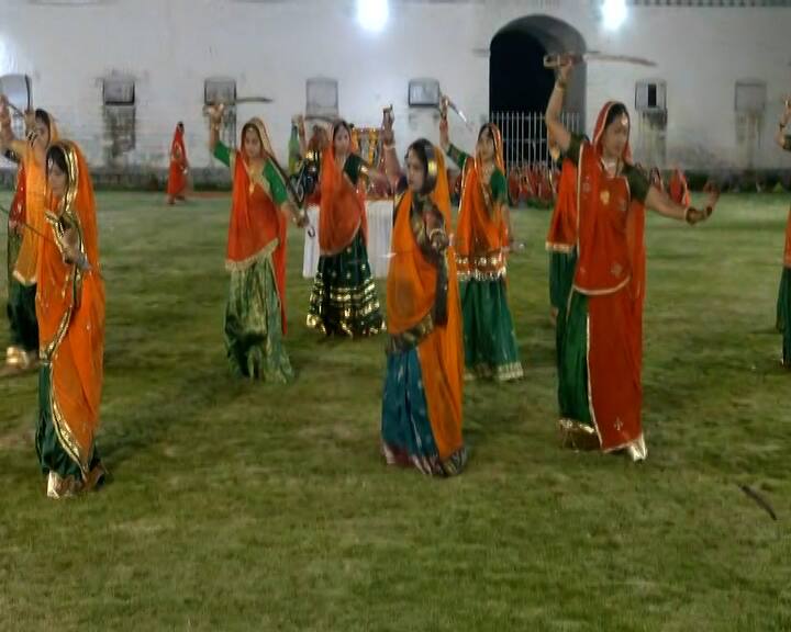 તલવાર રાસ રમતી ક્ષત્રીય સમાજની બહેનો