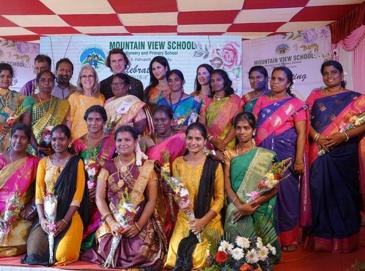 कटरिनानं लाईट ग्रीन कलरचा फ्लोरल डिझायनचा कुर्ता आणि पलाझो घातला होता.