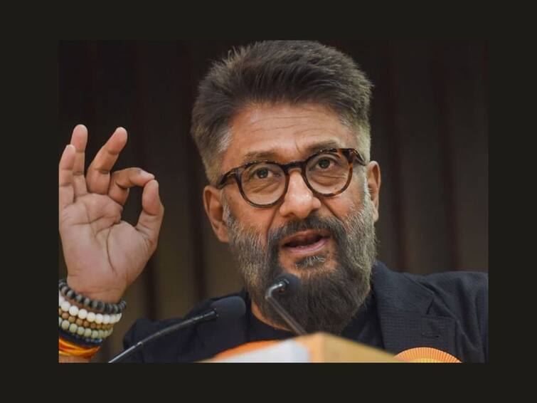 Vivek Agnihotri says nepotism in Bollywood started only after 2000 When their children came, they closed doors of Vivek Agnihotri : बॉलिवूडच्या घराणेशाहीवर दिग्दर्शक विवेक अग्निहोत्रीने साधला निशाणा; म्हणाला नवोदित कलाकारांना...