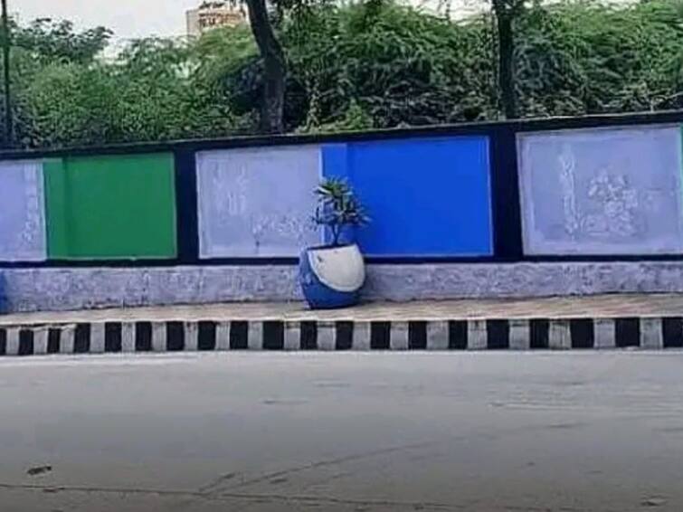 Allegations are being made that the idols of God on the walls in Tirupati have been removed and painted in YSRCP colours. Fact Check : తిరుపతిలో దేవుడి బొమ్మలు తీసేసి వైఎస్ఆర్‌సీపీ రంగులు వేశారా ? రాజకీయ విమర్శల్లో నిజం ఎంత ?