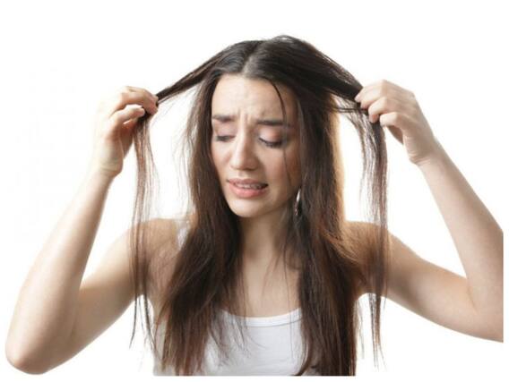 Covid19 Symptoms Hair Loss: तेजी से बढ़ रहे हैं सफेद बाल, हो सकते हैं कोरोना के साइड इफेक्ट्स