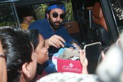 Ranbir Kapoor को देख उमड़ पड़ी चाहने वालों की भीड़, एक्टर ने फैंस के साथ काटा बर्थडे केक