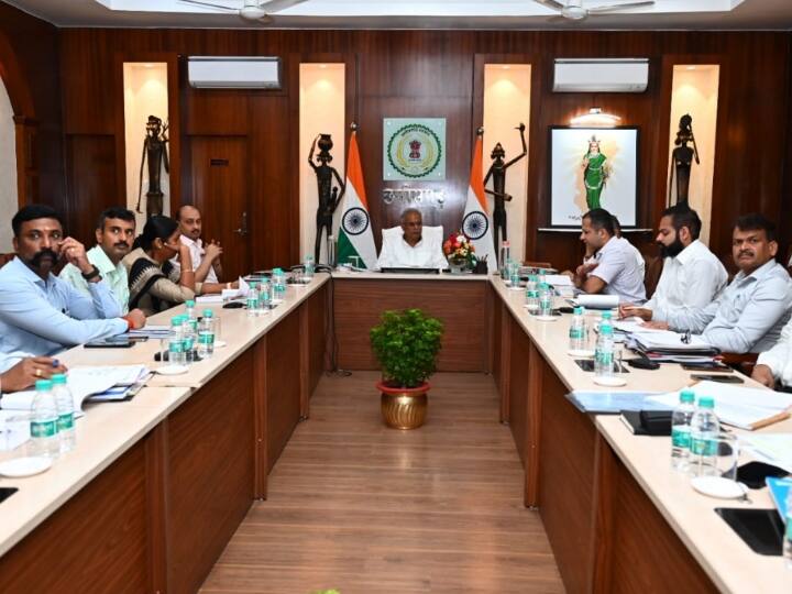 Chhattisgarh BJP attack Congress over roads CM Bhupesh Baghel gave instructions to work ANN Chhattisgarh में तेज होती जा रहीं राजनीतिक सरगर्मियां, BJP के घेरने के बाद CM ने दिए ये निर्देश