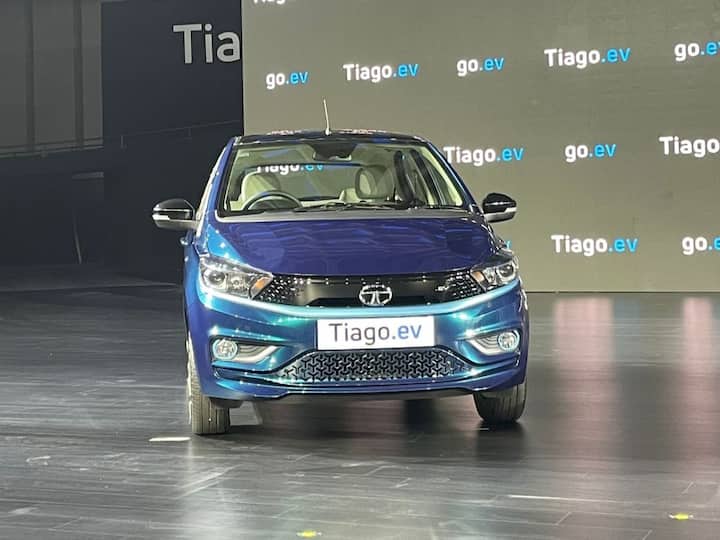 Tata Tiago ইলেকট্রিক গাড়িতে রয়েছে একটি 24kWh লিথিয়াম-আয়ন ব্যাটারি। এই ব্যাটারি প্যাকের রেঞ্জ ৩১৫ কিলোমিটার। অর্থাৎ একবার চার্জ দিলে ৩১৫ কিলোমিটার সফর করা সম্ভব।