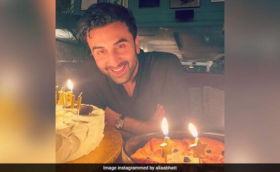 Ranbir Kapoor ने मनाया अपना 40th Birthday मुंबई में, जानिए कौन-कौन पहुंचा ? | ENT LIVE
