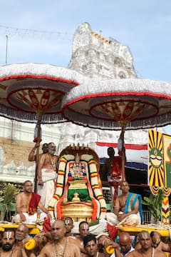 In Pics: శ్రీవారి బ్రహ్మోత్సవాలు: చిన్నశేష వాహనంపై స్వామివారు, ఫోటోలు చూసి తరించండి