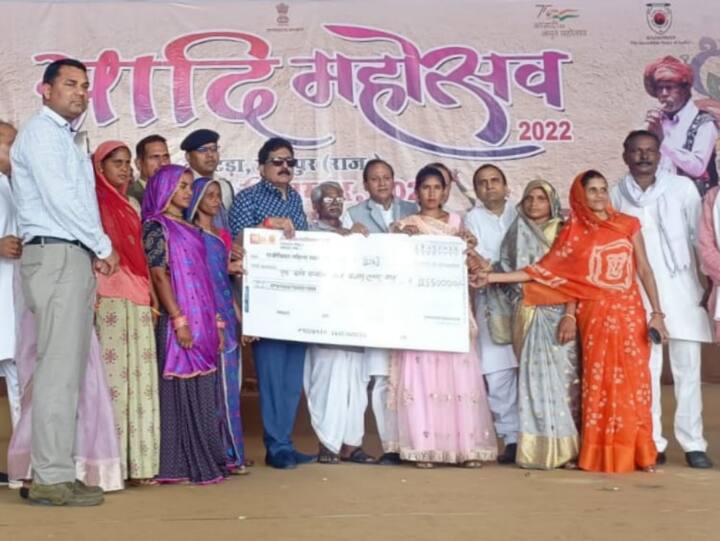 Rajasthan News Women got a loan of Rs 125 lakh in Aadi Mahotsav in Udaipur ann Udaipur News: आदि महोत्सव में महिलाओं का सौगात, मिला 125 लाख रुपये का लोन, अब बनाएंगी आइसक्रीम और गुलाल