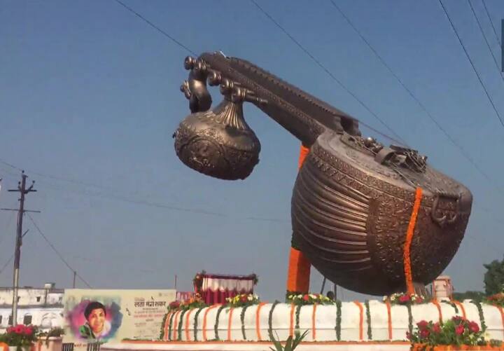 કાંસ્ય અને સ્ટેનલેસ સ્ટીલમાંથી એક મહિનામાં વીણા બનાવવામાં આવી છે. પદ્મ પુરસ્કાર વિજેતા રામ સુતારે વીણાને ડિઝાઈન કરી છે.