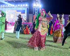 નવલા નોરતાની બીજી રાત્રે રાજ્યભરમાં જામ્યો ગરબાનો રંગ, જુઓ રમઝટ કરતા ખૈલેયાની આકર્ષક તસવીરો