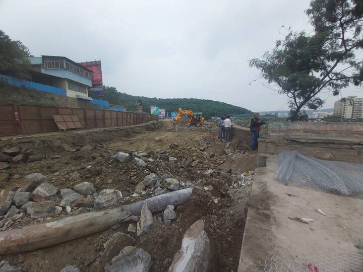 पुण्यातील वाहतुकीस अडथळा असणारा चांदणी चौकातील पूल शनिवार आणि रविवारीच्या रात्री पाडण्यात येणार आहे. 1 ऑक्टोबरला रात्री अकरा वाजता पूल पाडण्याचं काम सुरु करण्यात येणार असून ते 2 ऑक्टोबरच्या सकाळी आठ वाजेपर्यंत हे काम सुरु राहणार आहे.