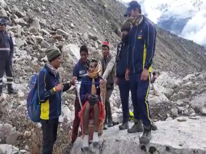 kedarnath dham NDRF rescues a man stuck in Mandakini glacier ann Kedarnath Dham: केदारनाथ यात्रा पर आया तीर्थ यात्री मंदाकिनी ग्लेशियर में फंसा, NDRF ने किया रेस्क्यू