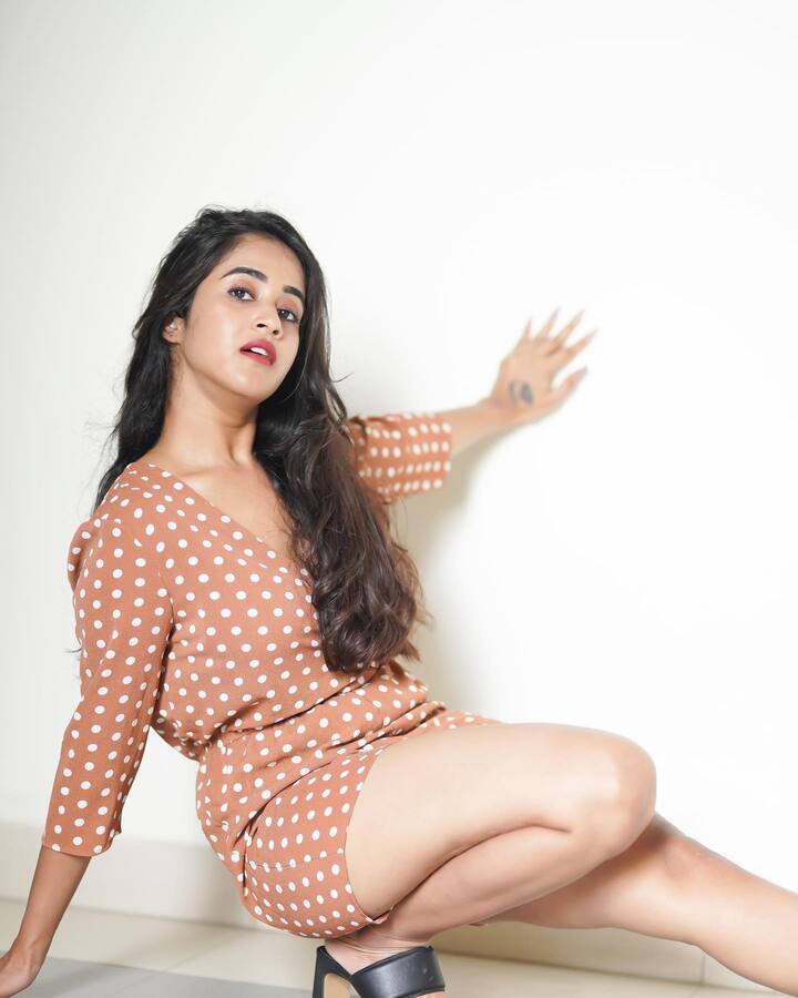 దీప్తి సునయన లేటెస్ట్ ఫోటోస్. Image Credit: Deepthi Sunaina/ Instagram