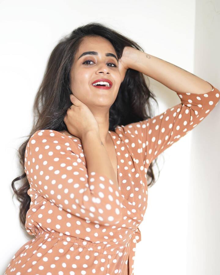 దీప్తి సునయన లేటెస్ట్ ఫోటోస్. Image Credit: Deepthi Sunaina/ Instagram