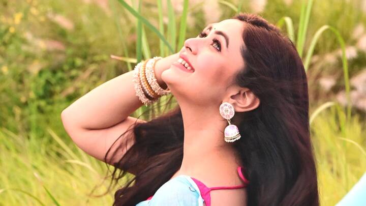 তৃতীয়া থেকে বিভিন্ন জায়গায় পুজো উদ্বোধনে যেতে হবে, কিন্তু তার মধ্যেও সপ্তমীতে পরিবারের সবার সঙ্গে রাতের খাওয়া সারবেন ঋতাভরী।