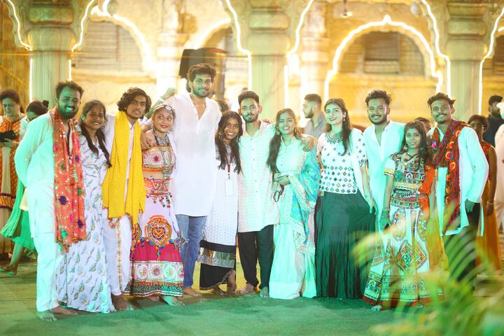 नवरात्रीच्या पंधरा दिवसांआधीपासून येथे गरबा वर्कशॉपचे आयोजन करण्यात येते. तसेच नवनवीन बॉलिवूडच्या गाण्यांवर स्टेप्स शिकवून शिकणाऱ्यांना 'गरबा रेडी' करण्यात येते. वर्कशॉपमध्ये प्रशिक्षण देण्यासाठी यश तुमाने, तोषिता खोपडे, सिया जांगिड यांच्यासह संपूर्ण चमू सज्ज असते.