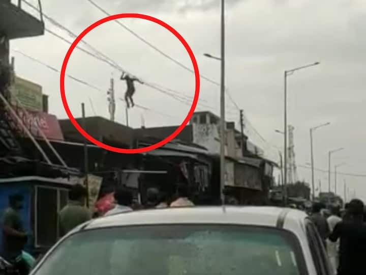 Viral Video Man's Stunt On 11,000 Volt Power Line In Uttar Pradesh Viral Video: వీడెవడండి బాబు, హైటెన్షన్ వైర్లపై సర్కస్ ఫీట్లు - చూసిన వారికి ముచ్చెమటలు