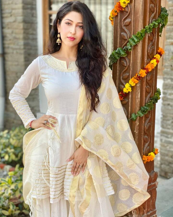 सोनारिका भदौरिया के इंस्टाग्राम पर शानदार फैन फॉलोइंग देखने को मिलती है. एक्ट्रेस को 1.4 मिलियन फॉलोवर्स फॉलो कर सकते है.