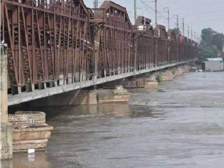 Delhi:  Lohe-ka-Pul closed due to rising water level of Yamuna, 63 trains affected Delhi News: यमुना का जल स्तर बढ़ने से लोहे का पुल किया गया बंद, 63 ट्रेनें हुई प्रभावित, आज और बढ़ सकती है परेशानी