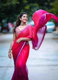 VishnuPriya Bheemaneni:  చీరలో విష్ణుప్రియ ఎంత పద్ధతిగా ఉందో చూశారా?