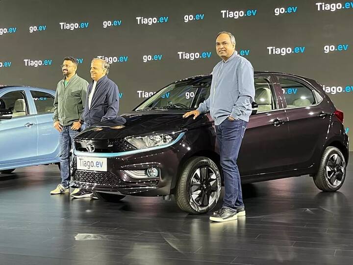 Tata चा दावा आहे की 7.2kW AC चार्जरने कार पूर्णपणे चार्ज होण्यासाठी 3 तास 36 मिनिटे लागतात.